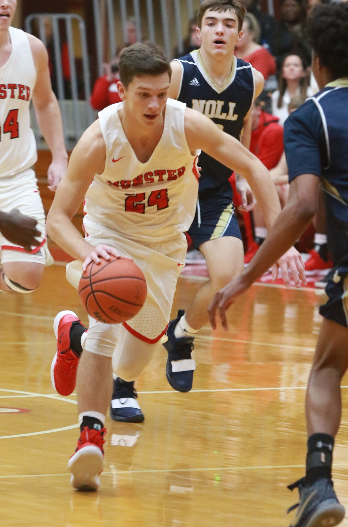 Boys basketball - Bishop Noll at Munster